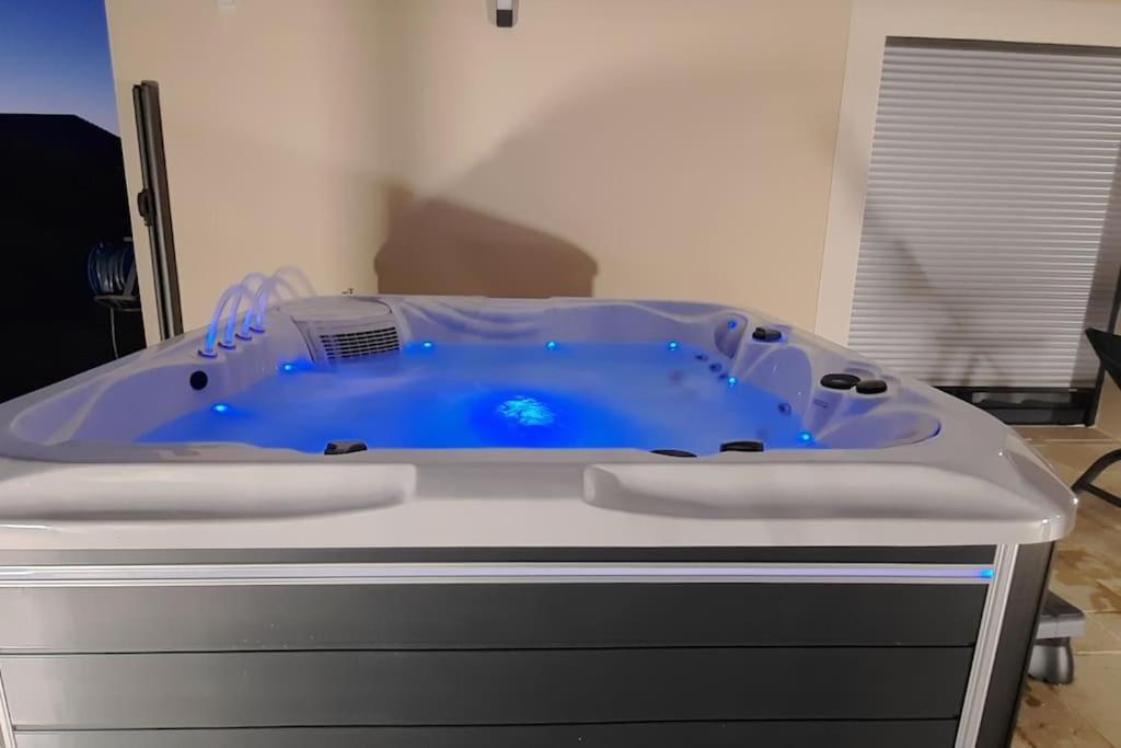 Villa Drome Jacuzzi La Maison D'A Cote Chatuzange-le-Goubet Exteriör bild